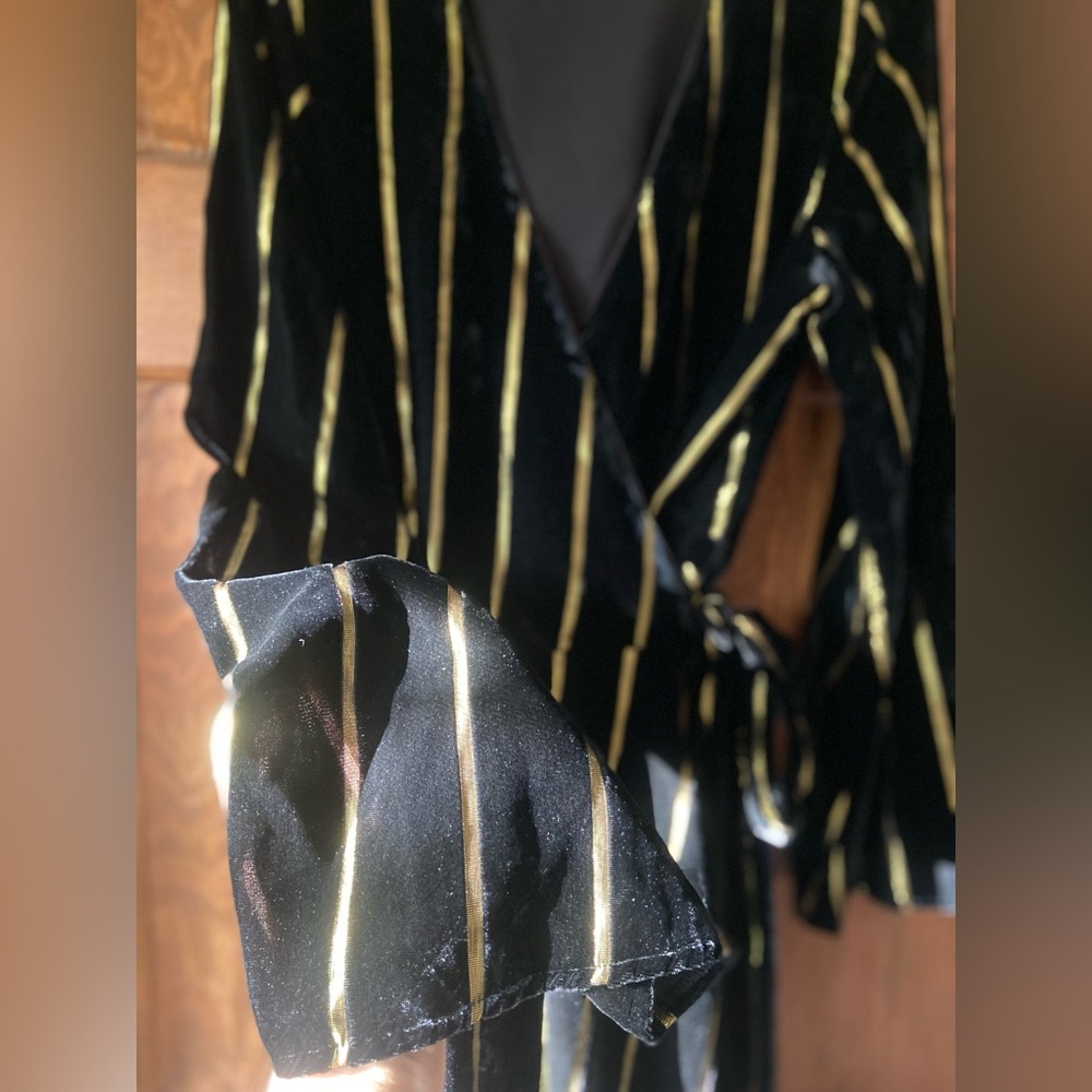 L’Academie Black and Gold Striped Wrap Dress. Size L. - Picture 5 of 15